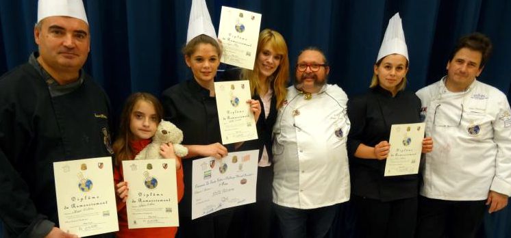 Les élèves de l'INFA Le Manoir confectionnant des Tartes Tatin